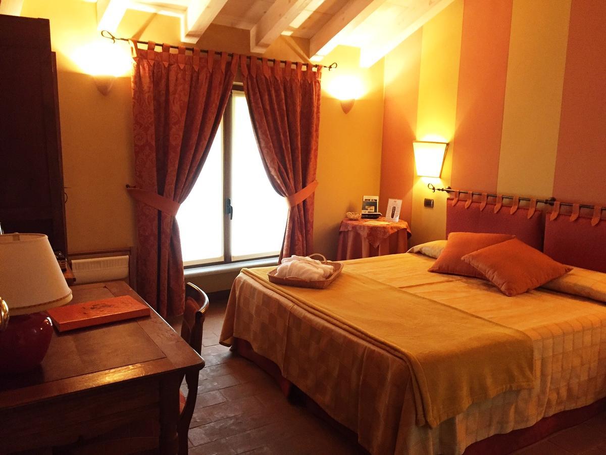 Hotel Locanda Da Carla ヴィジェーヴァノ エクステリア 写真