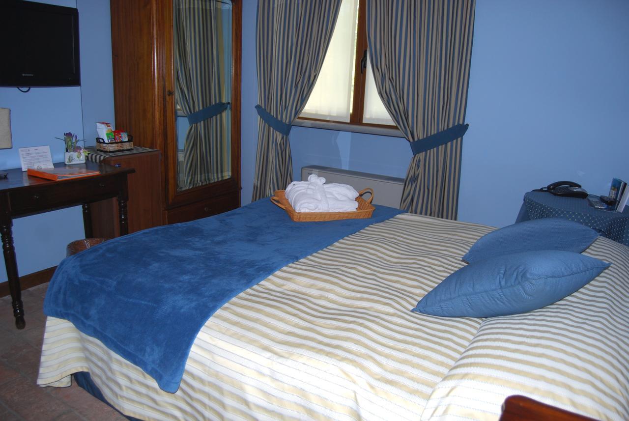 Hotel Locanda Da Carla ヴィジェーヴァノ エクステリア 写真