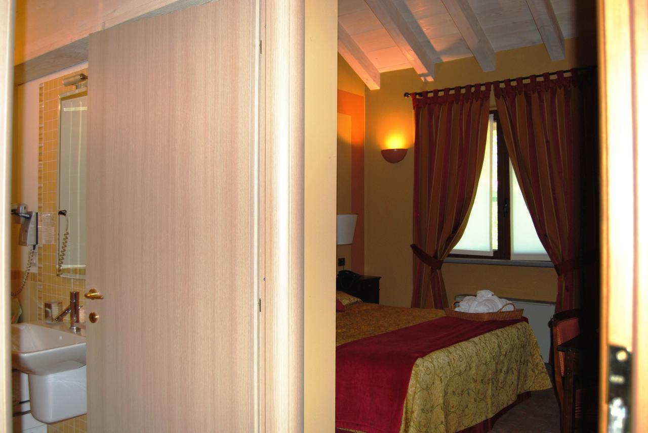 Hotel Locanda Da Carla ヴィジェーヴァノ エクステリア 写真
