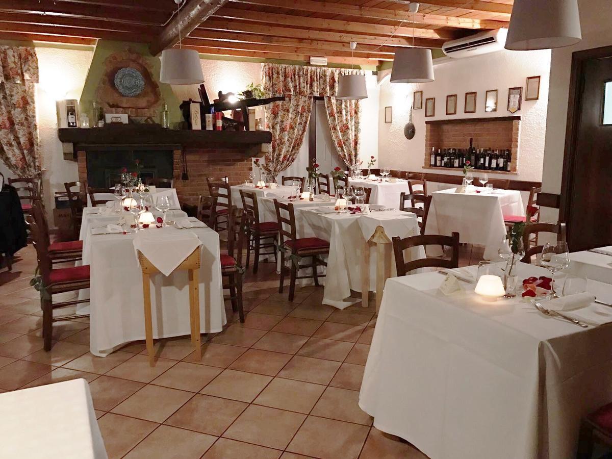 Hotel Locanda Da Carla ヴィジェーヴァノ エクステリア 写真